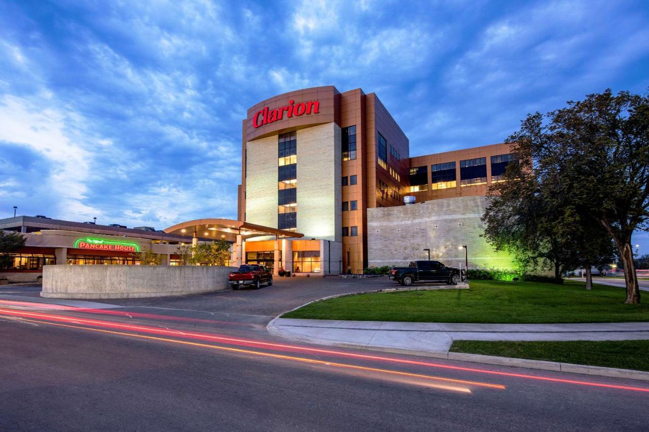 Clarion Hotel&Suites Winnipeg Esterno foto
