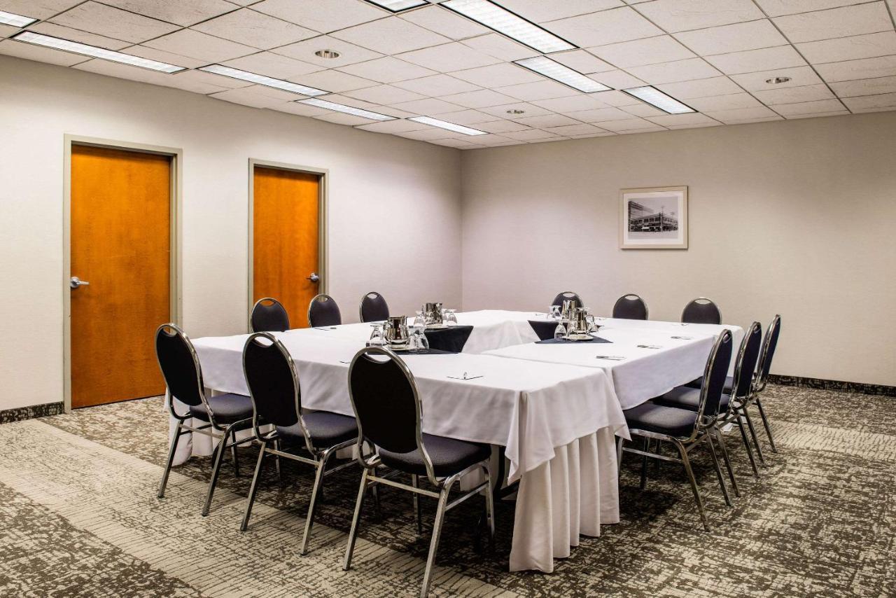 Clarion Hotel&Suites Winnipeg Esterno foto