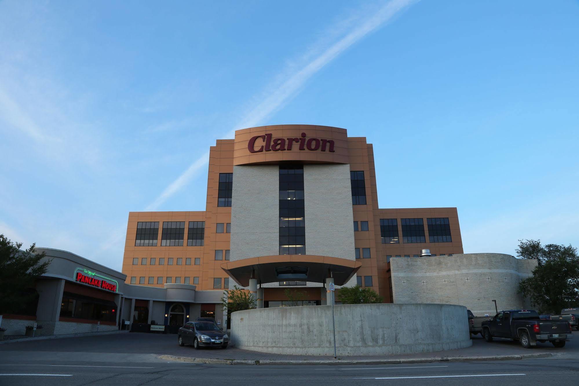 Clarion Hotel&Suites Winnipeg Esterno foto